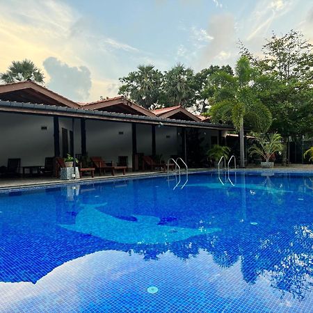 Paris Garden Resort Trincomalee Kültér fotó