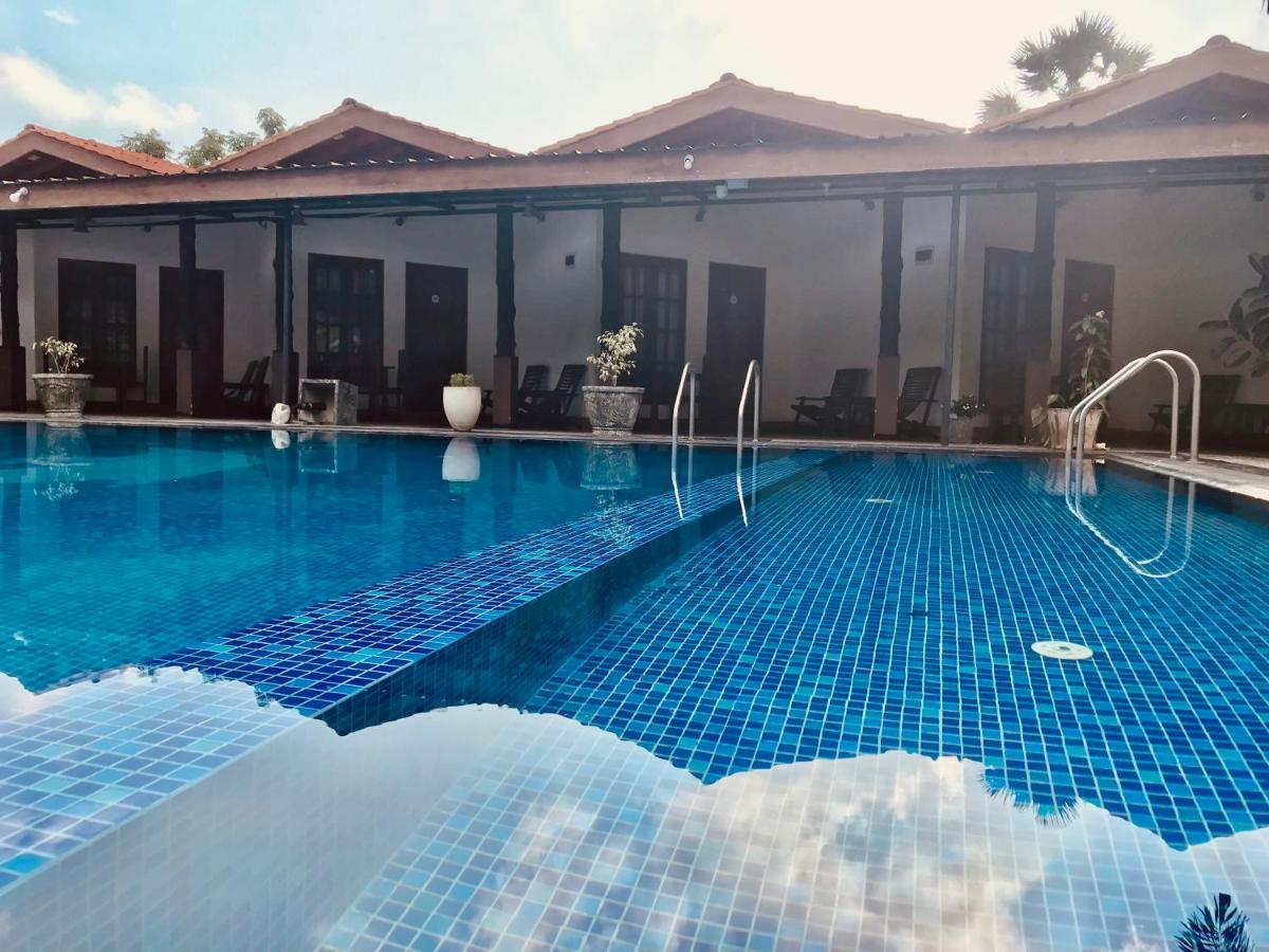 Paris Garden Resort Trincomalee Kültér fotó