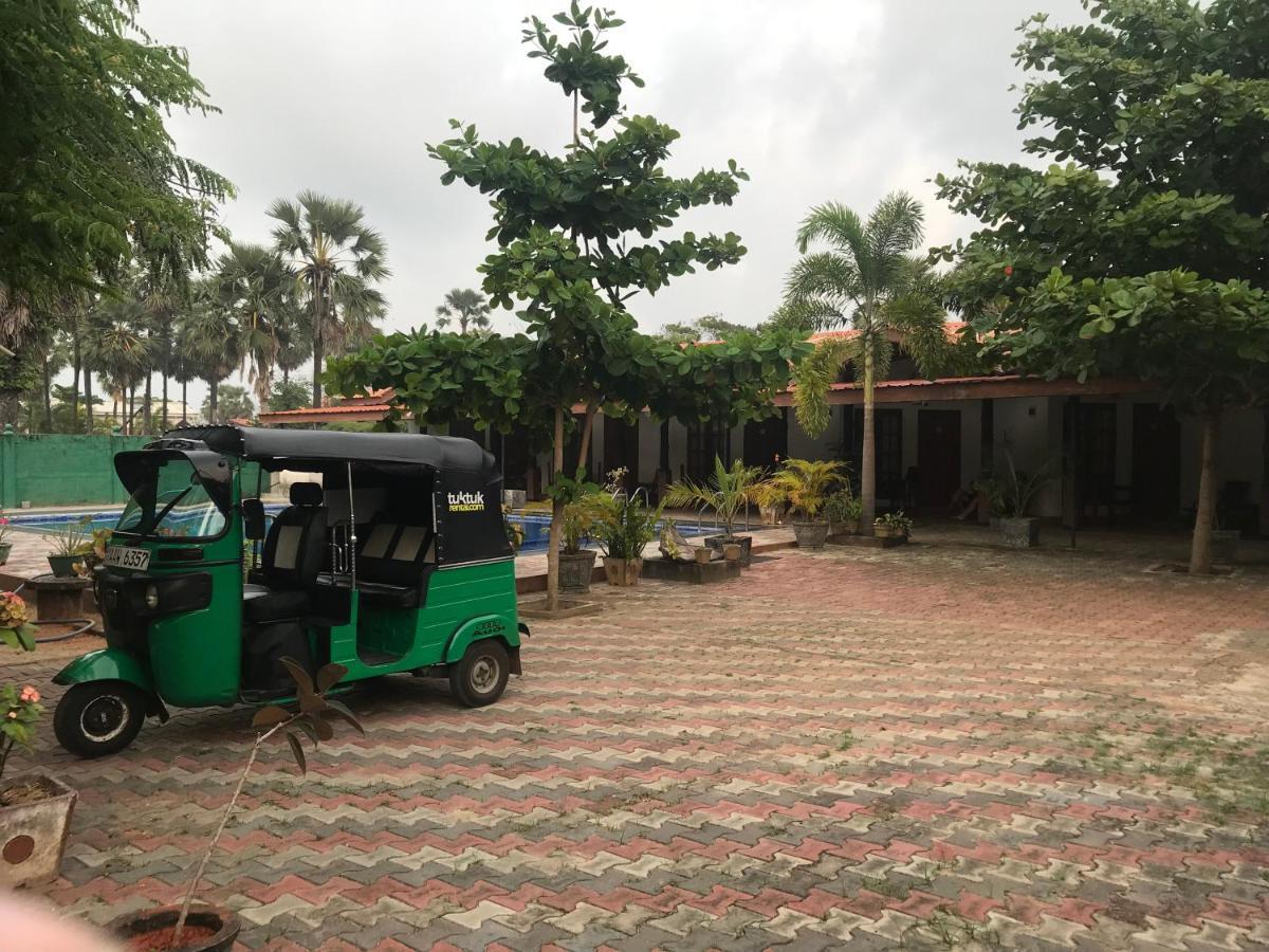 Paris Garden Resort Trincomalee Kültér fotó