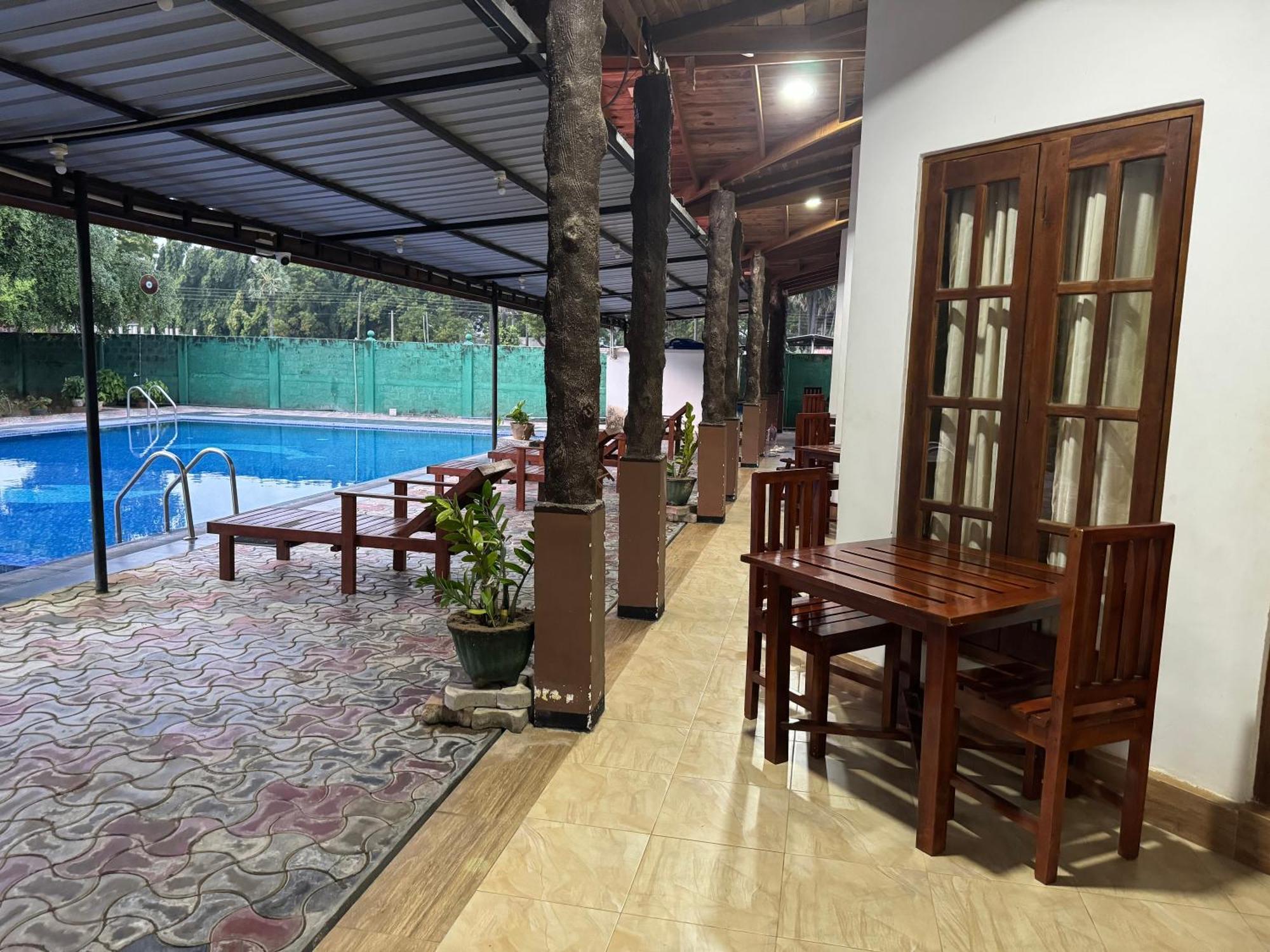 Paris Garden Resort Trincomalee Kültér fotó